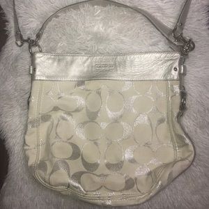 Medium sized Auth COACH shoulder/crossbody.